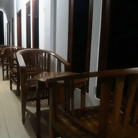 The Teuz B&B Labuan Bajo Exterior photo