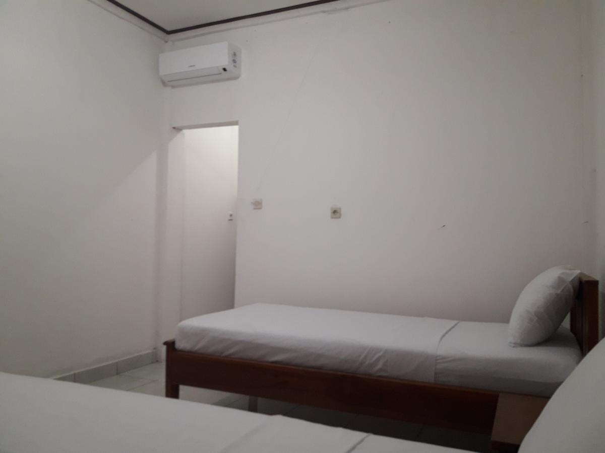 The Teuz B&B Labuan Bajo Exterior photo