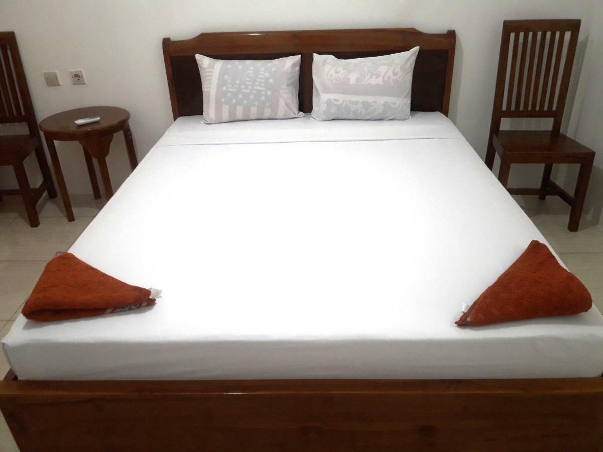 The Teuz B&B Labuan Bajo Exterior photo