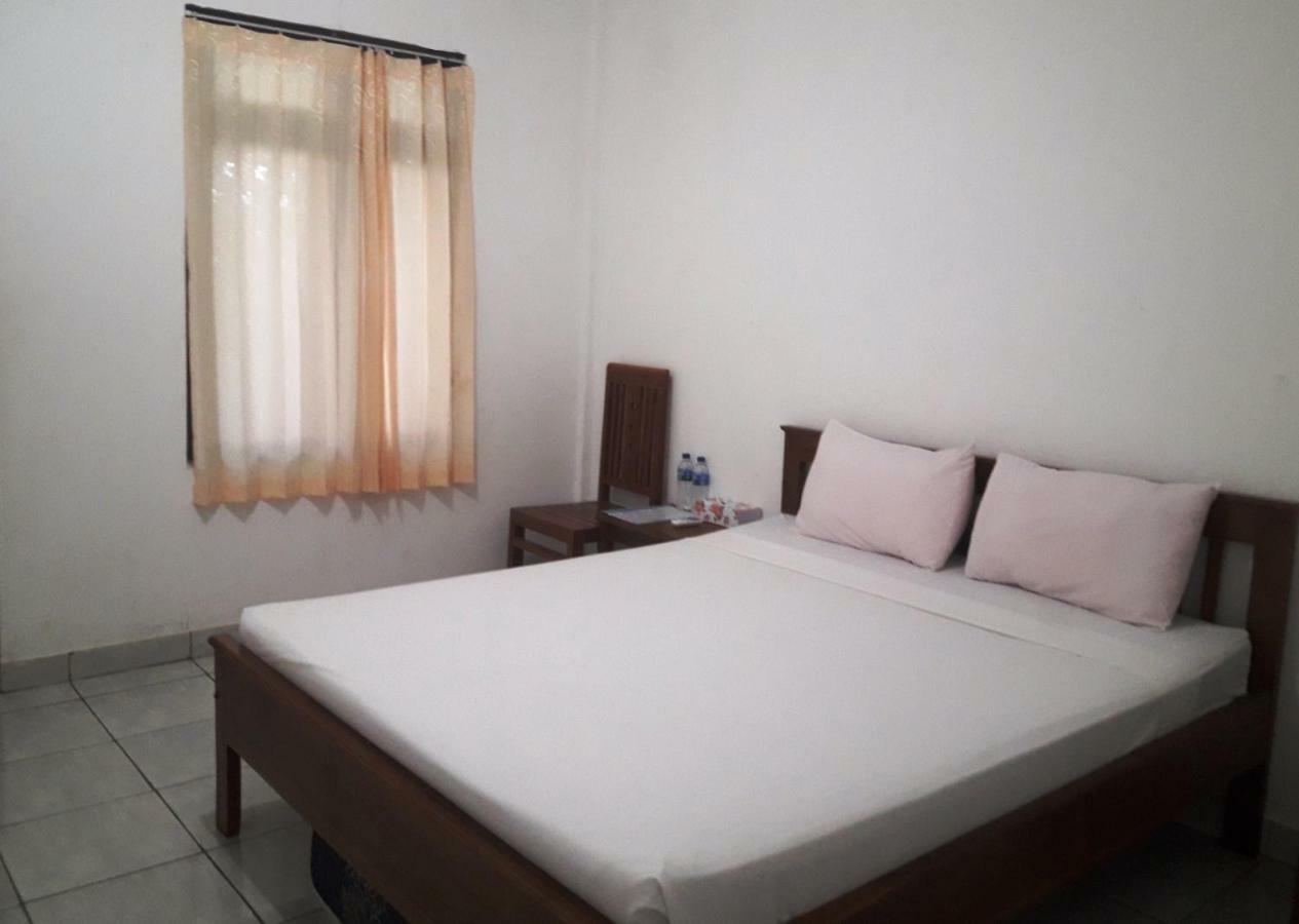 The Teuz B&B Labuan Bajo Exterior photo